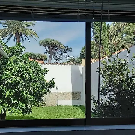Hills And Waves Apartment
