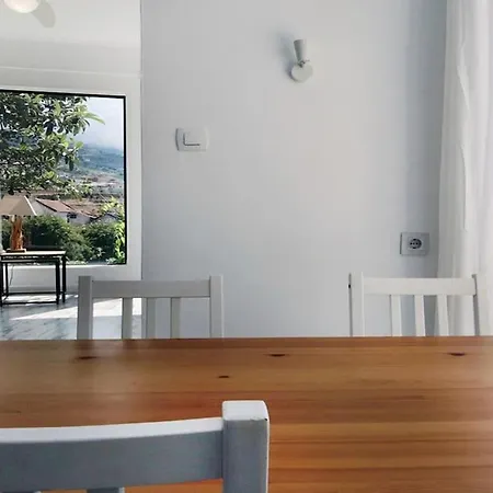 Hills And Waves Apartment